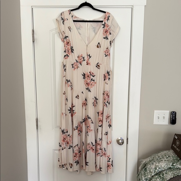 Free People Dresses & Skirts - Free People Floral Cream Maxi Dress
